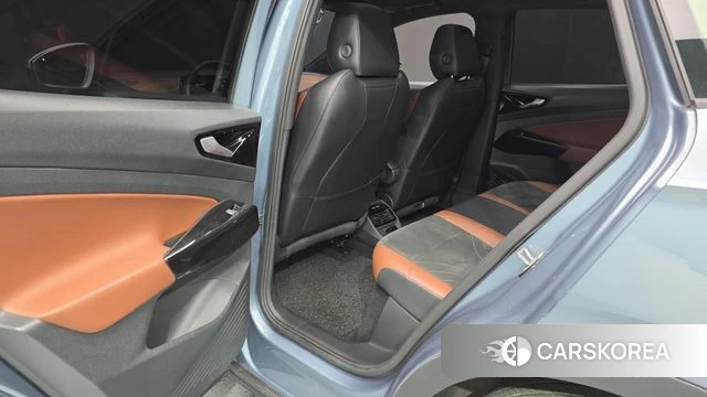 Volkswagen ID.4 2022 Светло-серебряный цвет из Кореи, фото 3