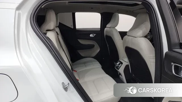 Volvo XC40 2025 Белый из Кореи, фото 3