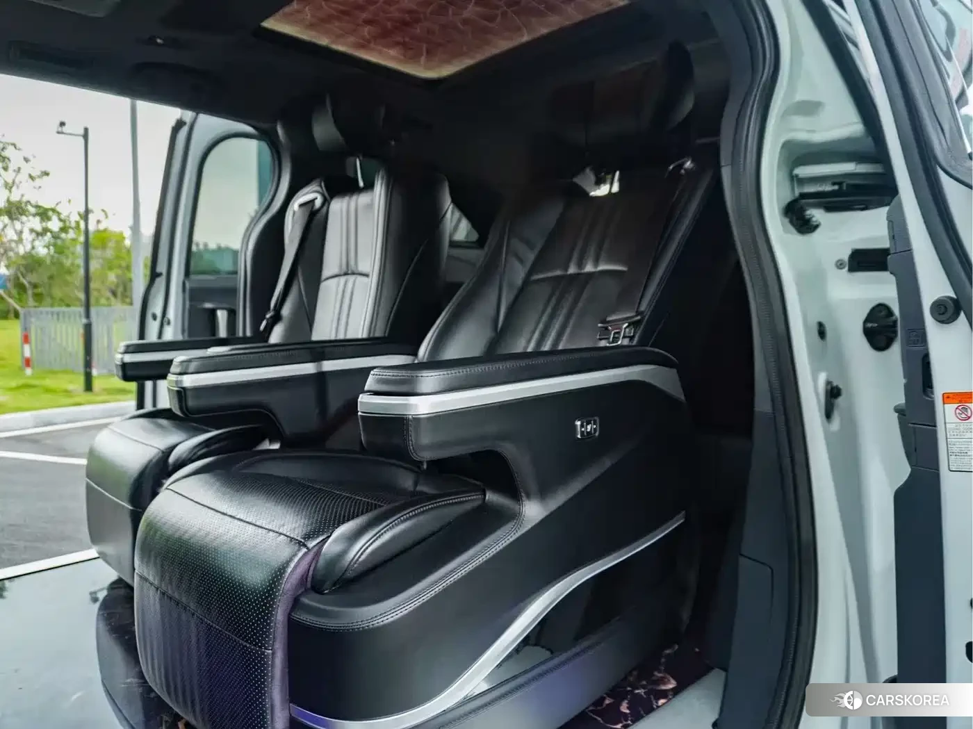 Toyota Grevia 2023 Белый из Китая, фото 3