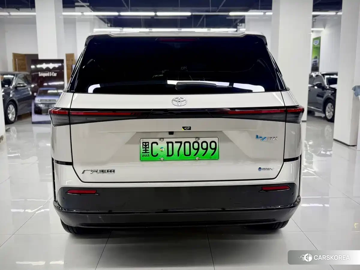 Toyota Platinum Wisdom 3X 2025 Silver/gray из Китая, фото 3