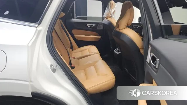 Volvo XC60 second Generation 2023 Белый из Кореи, фото 3