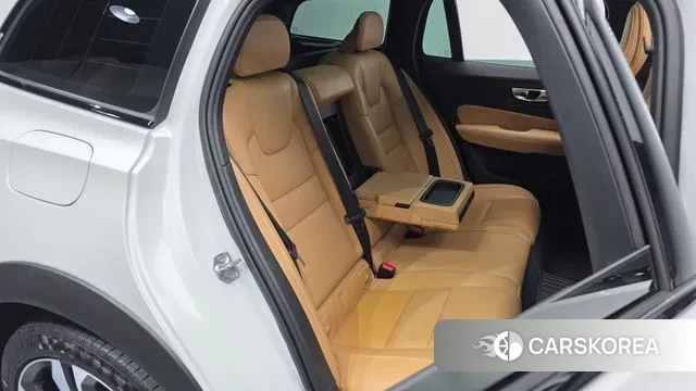 Volvo V60 Cross-Country 2nd Generation 2020 Белый из Кореи, фото 3