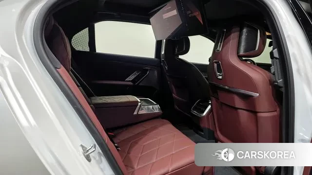 BMW 7 Series (G70) 2023 Белый из Кореи, фото 3