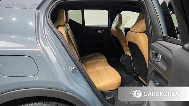Volvo XC40 2020 Светло-серебряный цвет из Кореи, фото 3