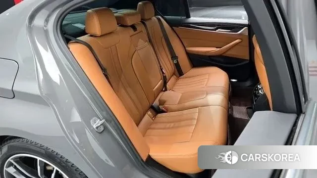 BMW 5 Series (G30) 2020 Серебристо-серый из Кореи, фото 3