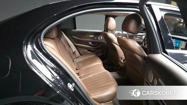 Mercedes-Benz E-Class W213 2018 Черный из Кореи, фото 3