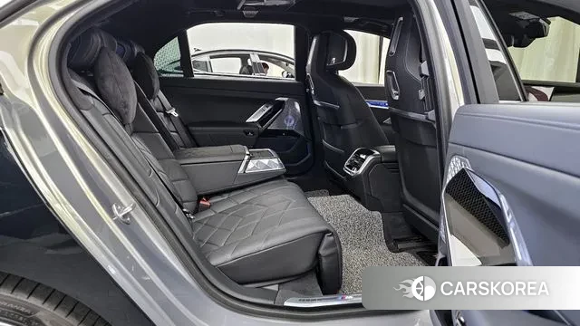 BMW i7 (G70) id 2904924 из Кореи 3