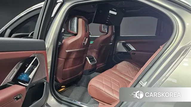 BMW 7 Series (G70) 2024 Серебристо-серый из Кореи, фото 3