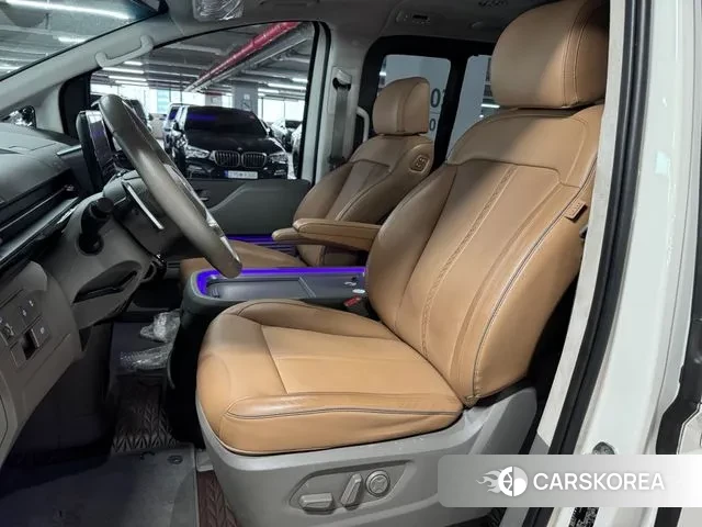 Hyundai Staria 2022 Белый из Кореи, фото 3