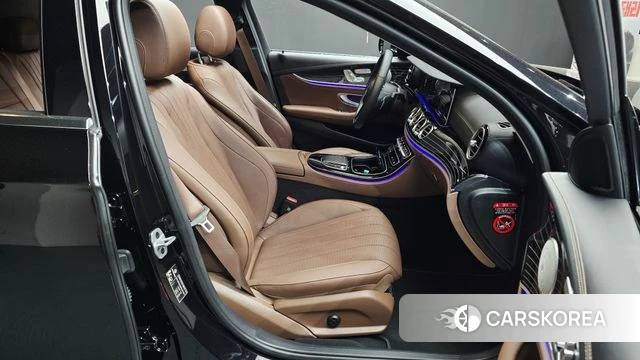 Mercedes-Benz E-Class W213 2023 Черный из Кореи, фото 3