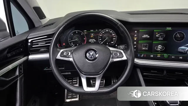 Volkswagen Touareg 3rd generation 2020 Серый из Кореи, фото 3