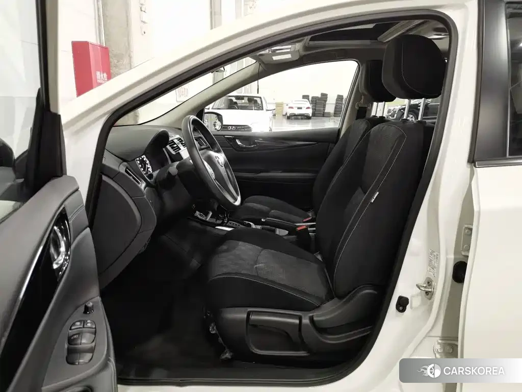 Nissan Tiida 2023 Белый из Китая, фото 3