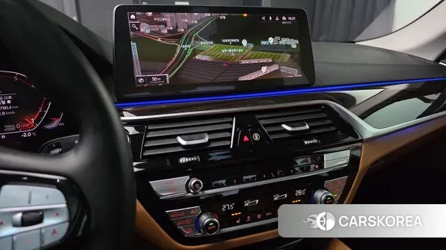 BMW 5 Series (G30) 2023 Белый из Кореи, фото 3