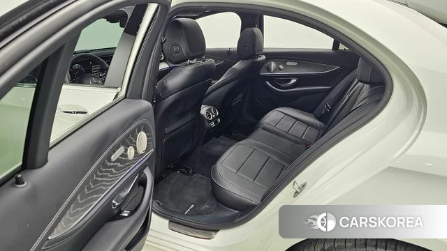 Mercedes-Benz E-Class W213 2022 Белый из Кореи, фото 3