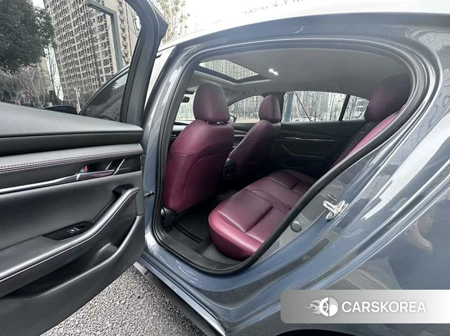 Mazda 3 Angkesaila 2022 Темно-серый из Китая, фото 3