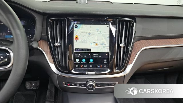 Volvo S60 3rd generation 2023 Белый из Кореи, фото 3