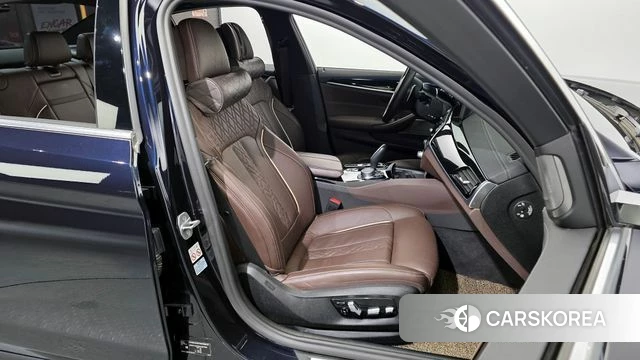 BMW 5 Series (G30) 2021 Черный из Кореи, фото 3