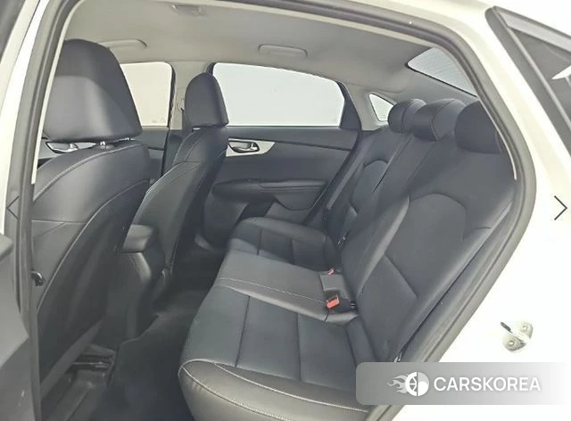 Kia The New K3 2nd generation 2021 Белый из Кореи, фото 3