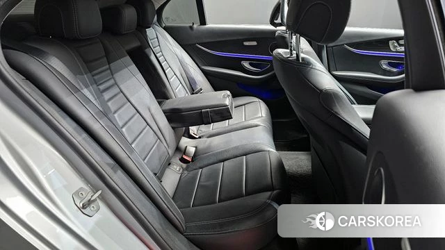 Mercedes-Benz E-Class W213 2018 Серебряный из Кореи, фото 3