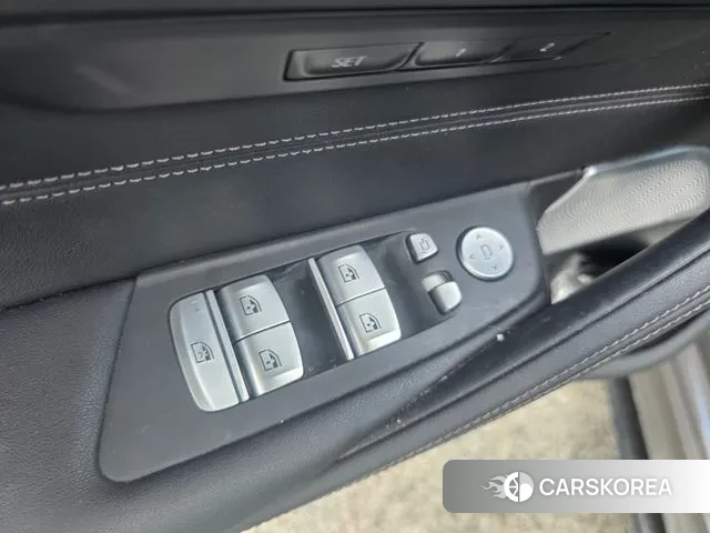 BMW 5 Series (G30) 2020 Серебристо-серый из Кореи, фото 3