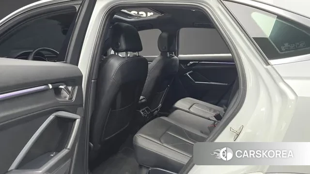 Audi Q3 (F3) 2023 Белый из Кореи, фото 3