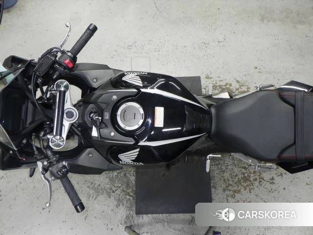 Проданный Honda CBR650R id 3947024 из Японии, фото 2