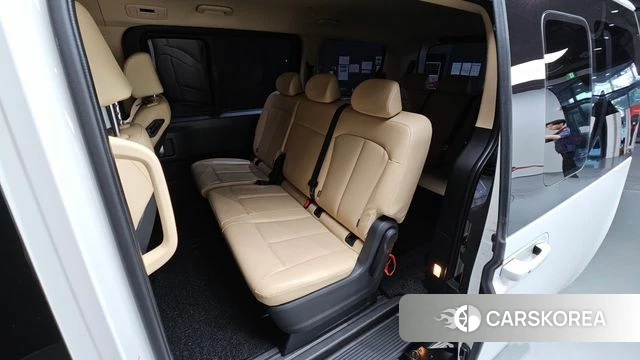 Hyundai Staria 2023 Белый из Кореи, фото 3