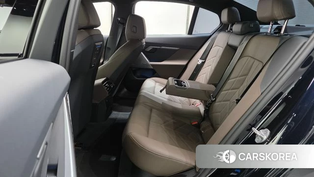 BMW 5 Series (G60) 2025 Черный из Кореи, фото 3