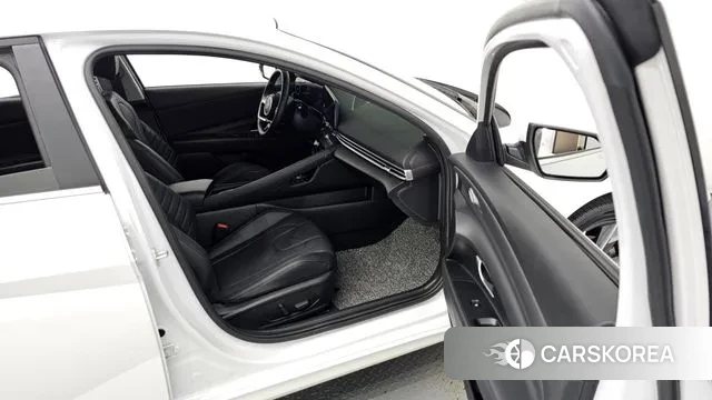 Hyundai The New Avante (CN7) 2023 Белый из Кореи, фото 3