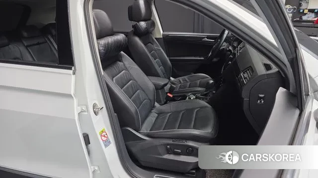 Volkswagen Tiguan second Generation 2020 Белый из Кореи, фото 3