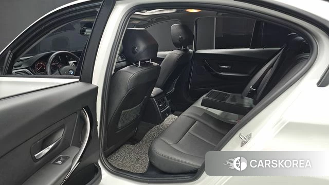 BMW 3 Series (F30) 2018 Белый из Кореи, фото 3