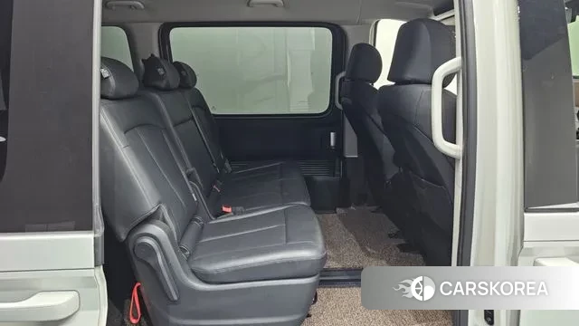 Hyundai Staria 2023 Белый из Кореи, фото 3