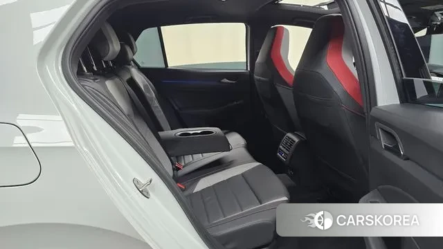 Volkswagen Golf 8th Generation 2024 Белый из Кореи, фото 3