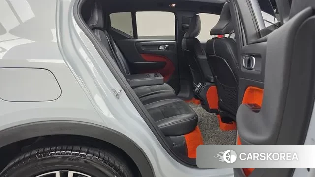 Volvo XC40 2021 Светло-серебряный цвет из Кореи, фото 3