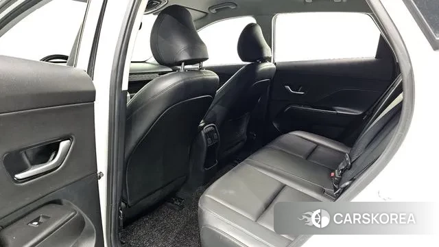 Hyundai Kona (SX2) 2024 Белый из Кореи, фото 3