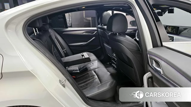 BMW 5 Series (G30) 2018 Белый из Кореи, фото 3