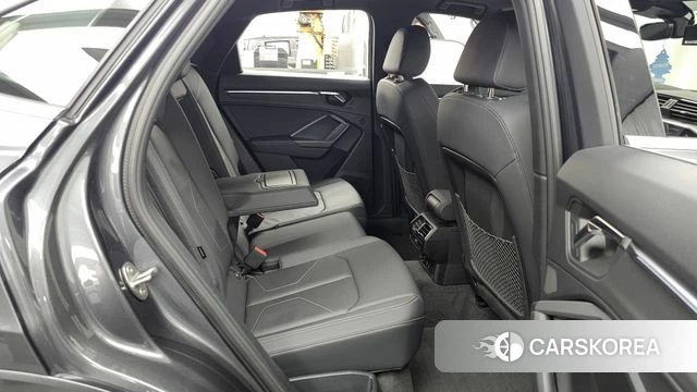 Audi Q3 (F3) 2022 Серый из Кореи, фото 3
