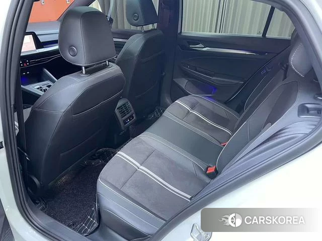 Volkswagen Golf 2024 Белый из Китая, фото 3