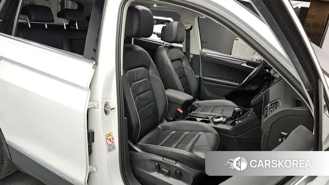 Volkswagen Tiguan second Generation 2019 Белый из Кореи, фото 3
