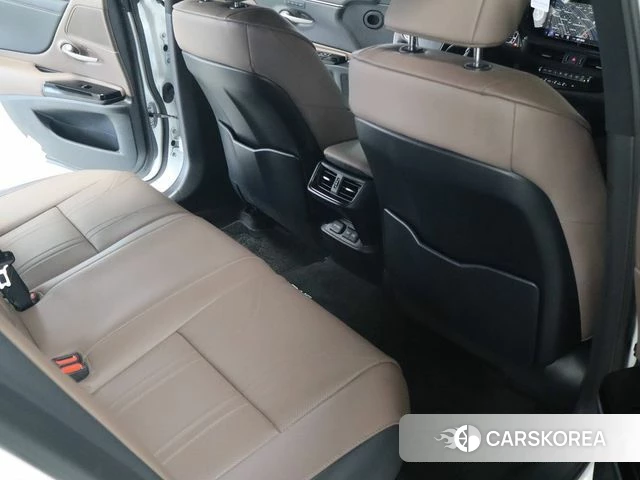 Lexus ES300h 7th generation 2025 Жемчужный цвет из Кореи, фото 3
