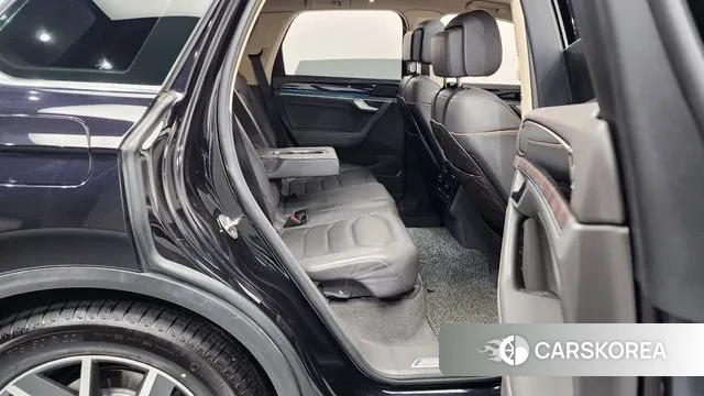 Volkswagen Touareg 3rd generation 2020 Черный из Кореи, фото 3