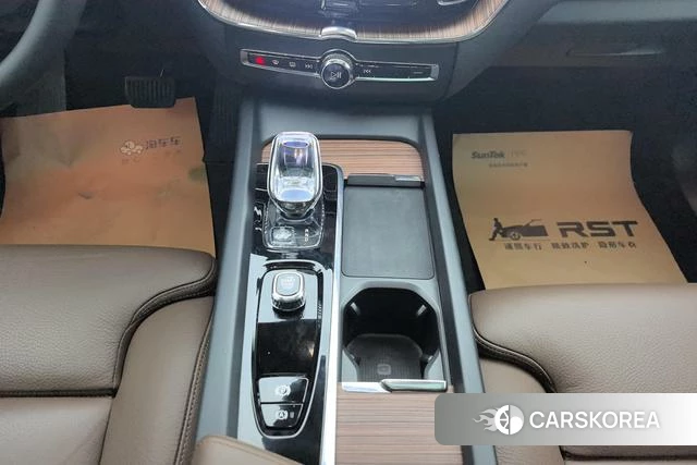 Volvo XC60 2025 Белый из Китая, фото 3