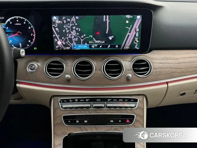 Mercedes-Benz E-Class W213 2022 Белый из Кореи, фото 3