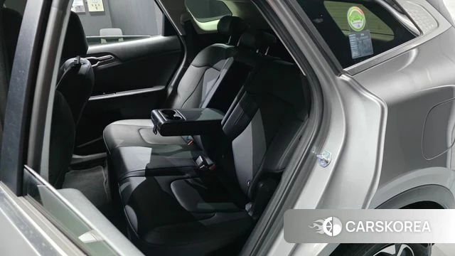 Kia Sportage 5th Generation Hybrid 2023 Серебристо-серый из Кореи, фото 3
