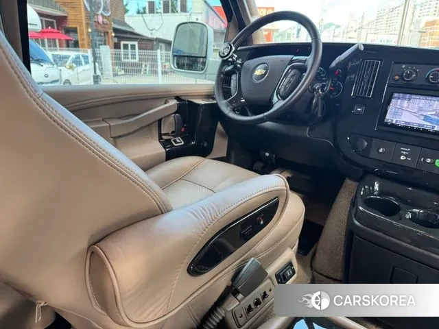 Chevrolet Express Van 2019 Белый из Кореи, фото 3