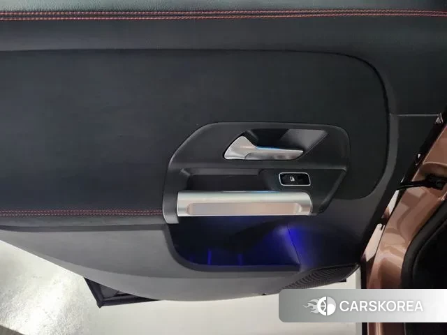 Mercedes-Benz GLB-Class X247 2024 Золотой из Кореи, фото 3