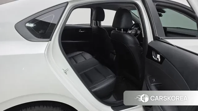 Kia The New K3 2nd generation 2022 Белый из Кореи, фото 3