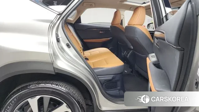 Lexus NX300h 2018 Песочный из Кореи, фото 3