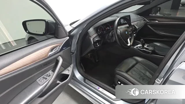 BMW 5 Series (G30) 2018 Серый из Кореи, фото 3