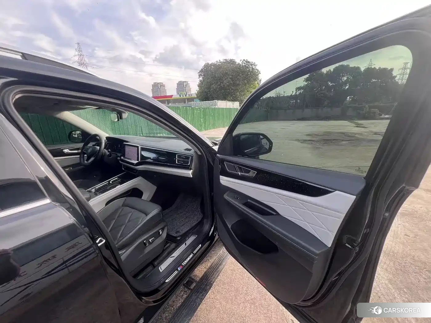 Volkswagen Touareg 2023 Черный из Китая, фото 3